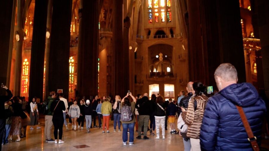 Barcelona: Sagrada Familia Skip-the-Line Guided Tour - Why this Sagrada Familia guided tour feels different than self-guided