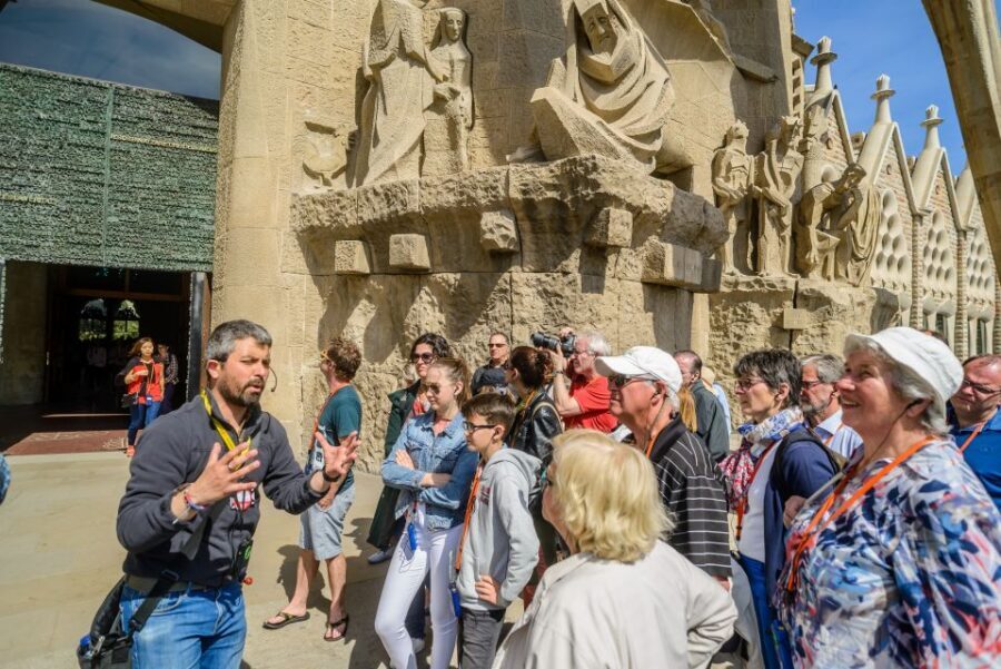 Barcelona: Sagrada Familia Tour & Optional Tower Visit - Sagrada Familia tower time: views, elevator up, stairs down