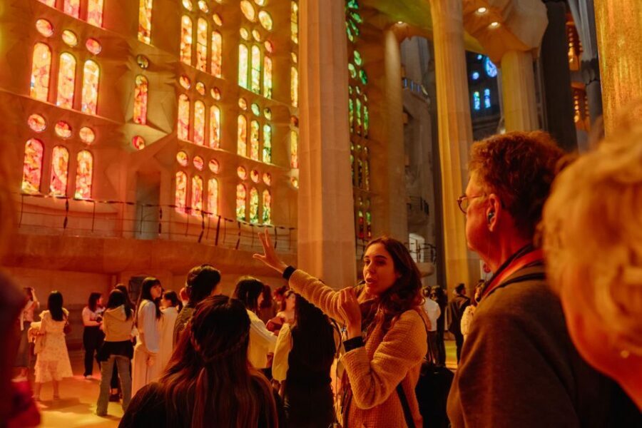 Barcelona: Sagrada Familia Tour w/Skip-the-Line Entry Ticket - Where the tour starts (Av. de Gaudí 2 or 4) and how the flow feels