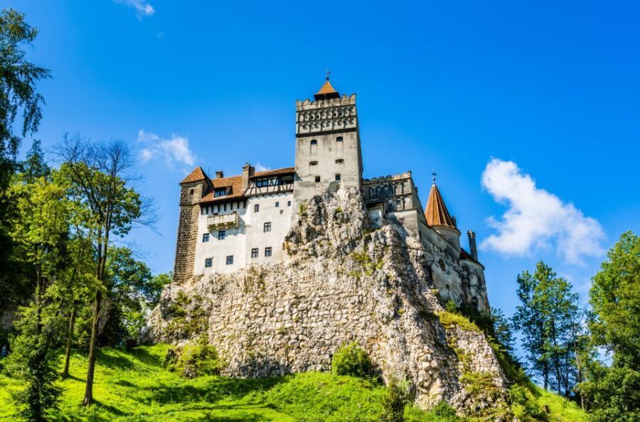 Bucharest: Dracula Castle, Peles Castle & Brasov Guided Tour - Brașov’s Historical Center Walk: Council Square and the Black Church