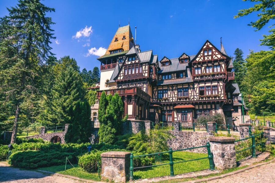Bucharest: Peles Castle, Bran Castle, & Brasov Full-Day Tour - Peleș Castle: the royal “fairytale” that’s also built like a masterpiece