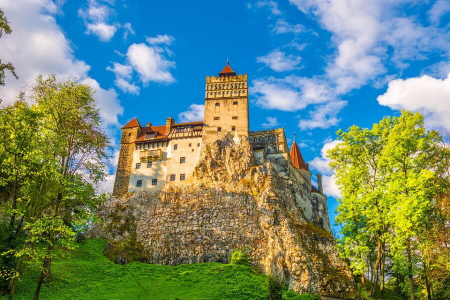 Bucharest: Peles & Dracula's Castle and Brasov Full-Day Trip - Peleș Castle in Sinaia: royal rooms you can actually picture