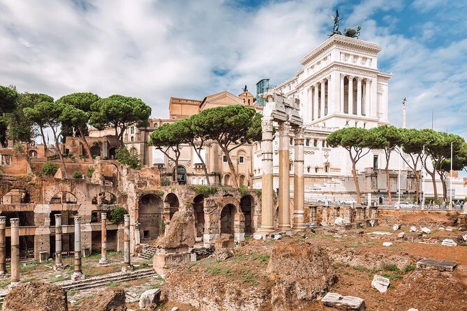 Colosseum and Roman Forum Group Tour or Audio Guided tours - Palatine Hill in 45 Minutes: From Old Settlement to the Romulus Legend