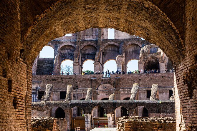 Colosseum Guided Tour and Ancient Rome - A quick palate cleanser at the Arch of Constantine