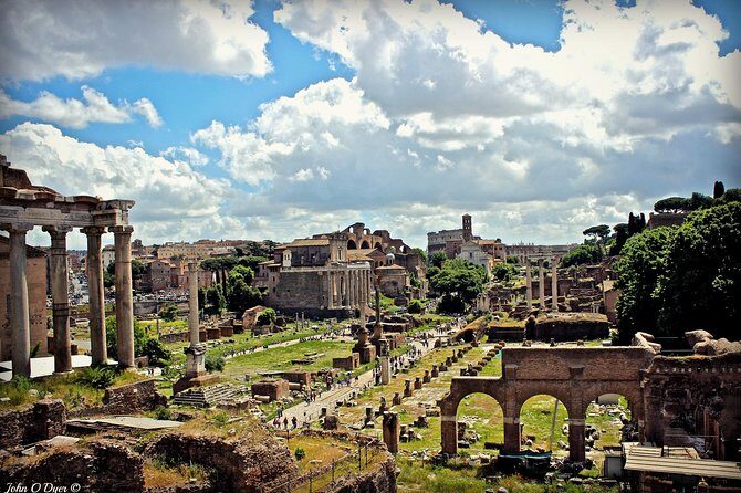 Colosseum guided tour with Virtual Reality - Basilica of Maxentius: a quick stop that pays off later