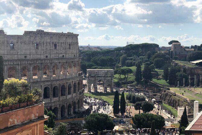 Colosseum,Vatican Museum & Sistine Chapel in One Day Guided Tour - Entering the Colosseum (and understanding the spectacle)