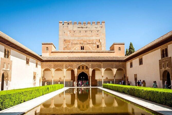 Complete Private Tour of Alhambra with Nasrid Palaces - Alcazaba: The Fortress Where Soldiers Lived