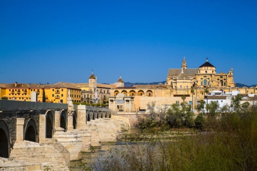 Córdoba: Alcázar and Jewish Quarter 2-Hour Guided Tour - Price and time: is $27 for 2 hours good value?