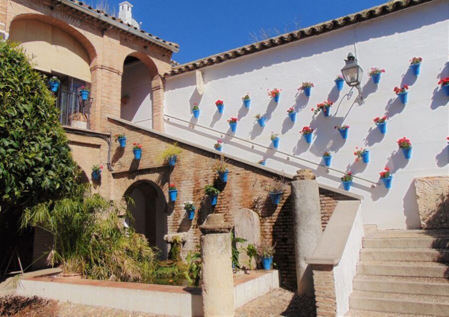 Córdoba: Alcázar and Jewish Quarter 2-Hour Guided Tour - Pacing and comfort: how to avoid the tour feeling too fast