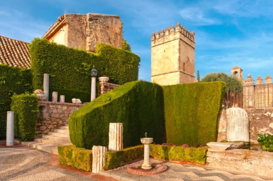 Cordoba: Alcazar of Christian Monarchs 1–Hour Guided Tour - How the guided format keeps you moving (and where time can slip)