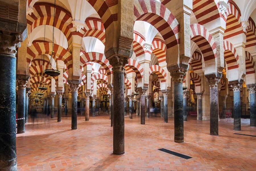 Córdoba Guided Tour of the Mosque, Jewish Quarter & Alcazar - The Jewish Quarter Walk: Souk, Maimonides, and a 14th-Century Synagogue Stop