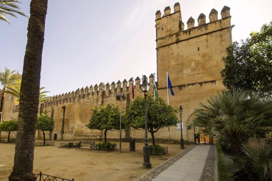 Córdoba Guided Tour of the Mosque, Jewish Quarter & Alcazar - Walking Time, Photo Breaks, and the Small Gear That Helps