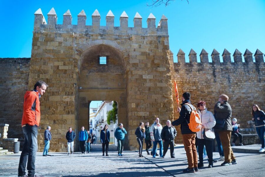Córdoba: Jewish Quarter, Mosque, and Alcázar Tour - Stop 3: The Judería and Calleja de la Hoguera Street Stories