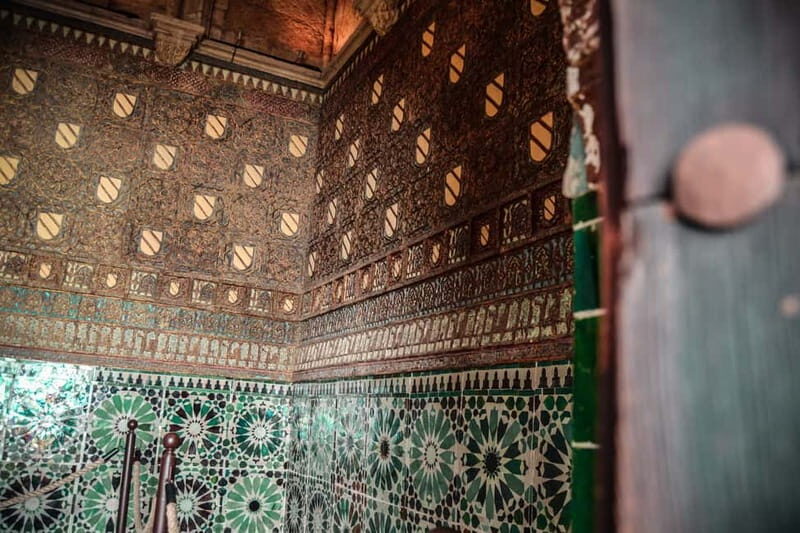 Córdoba: Jewish Quarter, Mosque, and Alcázar Tour - Guides, Headsets, and How the Tour Sounds