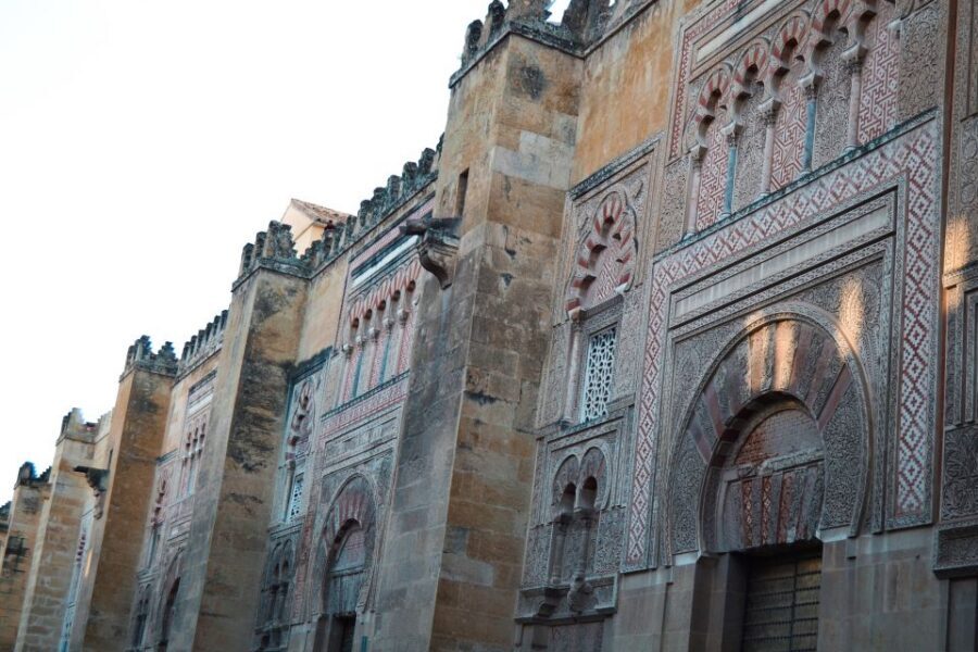 Córdoba: Mosque-Cathedral and Alcazar Tour - Meeting in the Right Place: Courtyard of the Orange Trees