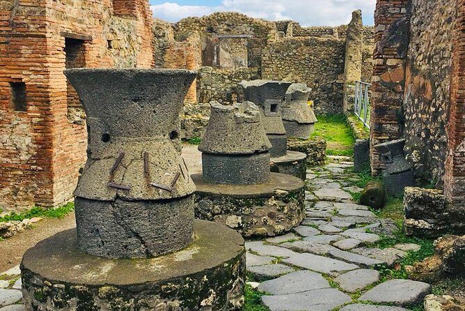 Day trip to Pompeii from Naples - Meeting and timing: why being early matters