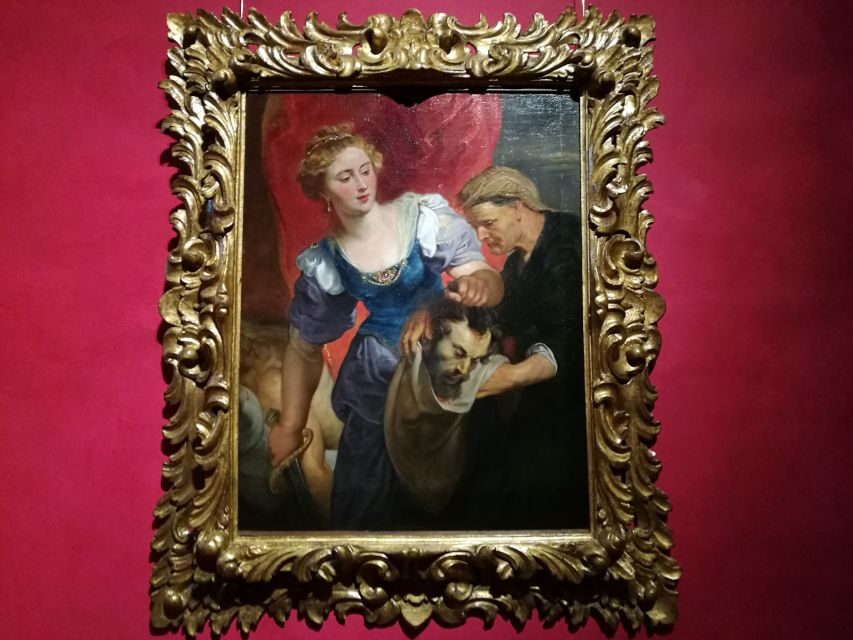 Discover Uffizi and Palazzo Vecchio: Half Day Guided Tour - Inside the Salone dei 500 and the map room