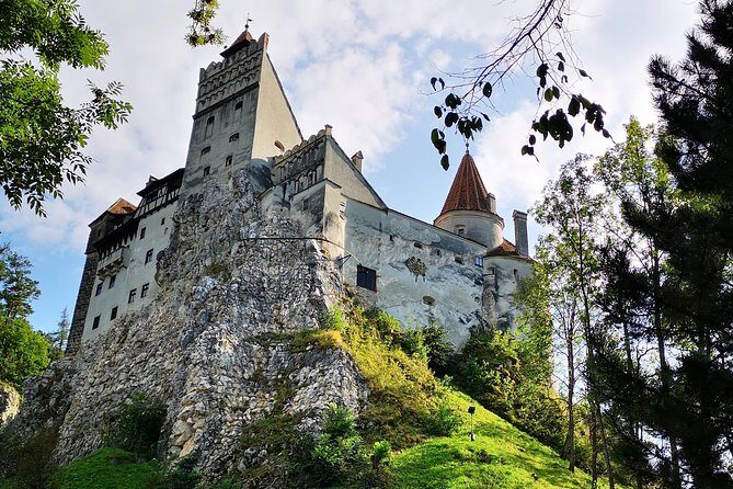 Dracula Private Tour - The Calea Victoriei Start: A Quick Bucharest Context Stop