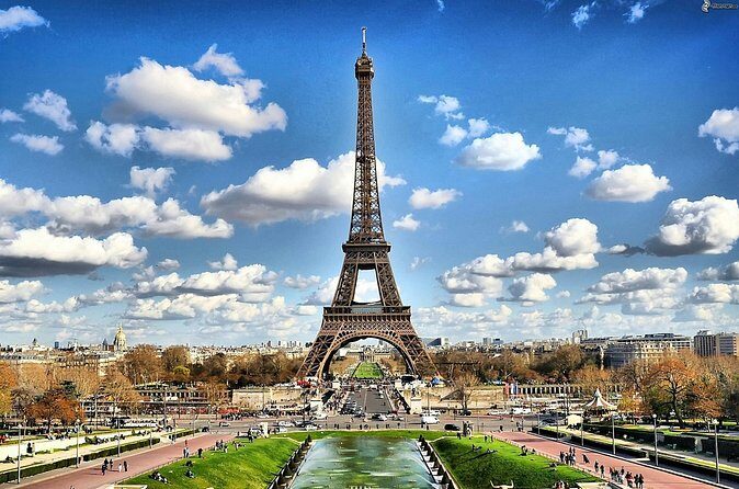 Eiffel Tower Guided Access up to the 2nd Floor or Summit by Lift - Restrooms and small logistics: plan for them like a local