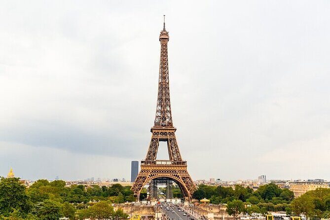 Eiffel Tower Guided Tour by Stairs with Optional Summit by Lift - Meeting Point, Security, and Queue Reality: How to Protect Your Day