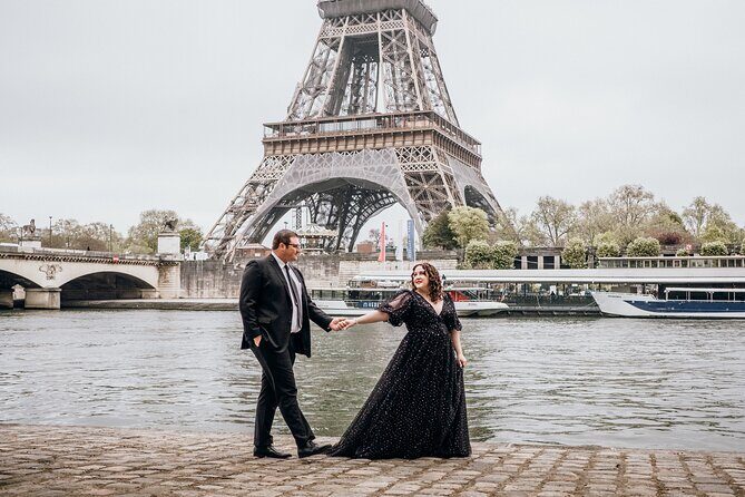 Eiffel Tower Private Photoshoot With a Professional Photographer - Timing, weather, and the one-hour reality