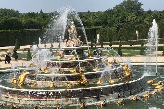Electric 2-wheeler tour of the Chateau Park and Gardens - Le Petit Trianon Across the Way: Spot the Difference Fast