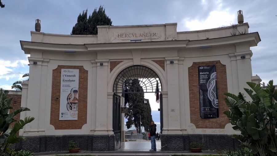 Ercolano: Herculaneum Skip-the-Line Ticket & Audio Guide - Skip-the-line ticket: what you gain at the entrance