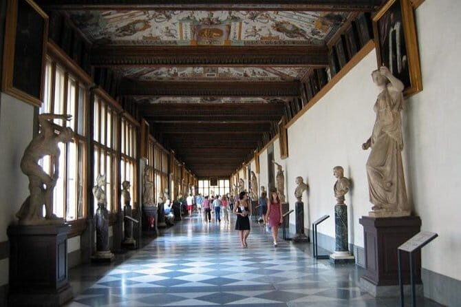 Exclusive Early Morning Uffizi: Semi-Private with Private Option - The semi-private 6-person group and the guide’s pace