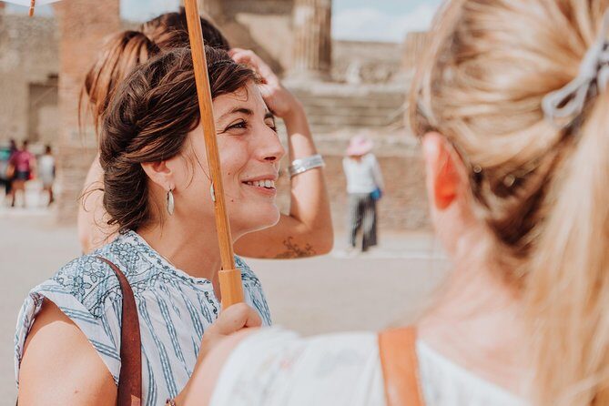 Explore Pompeii with an Archaeologist - The archaeologist experience: what changes when someone explains it