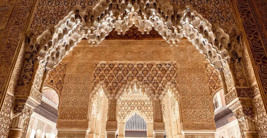 Fast-Track Alhambra & Nasrid Palaces Guided Tour - Alcazaba: the fortress mind of Alhambra