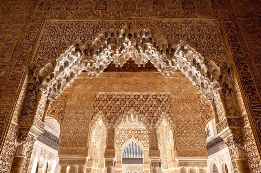 Fast-Track Alhambra & Nasrid Palaces Guided Tour - Nasrid Palaces: where the stories make the rooms click
