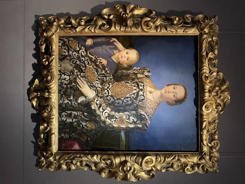 Firenze: Uffizi Tour per famiglie - Meeting at the Petrarca statue: start easy, stay on track