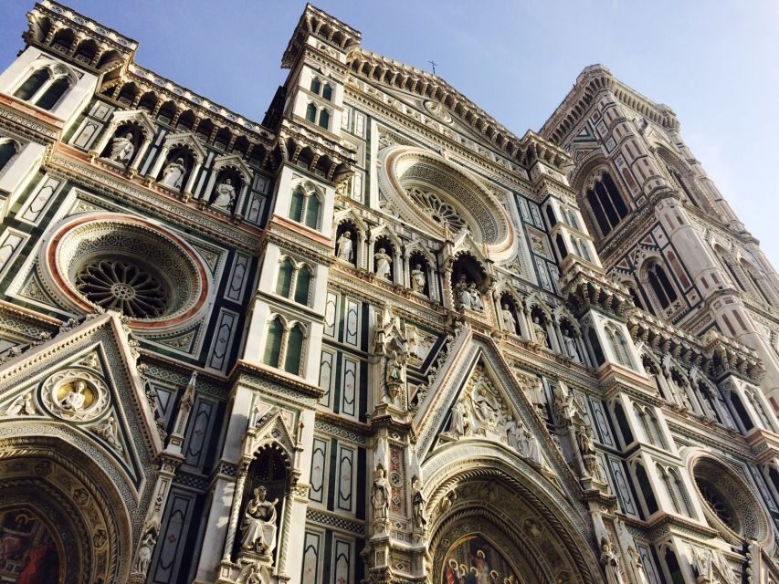 Florence: David & Uffizi Gallery Guided Tour for Small Group - Ponte Vecchio: the WWII-survivor bridge with Medici gravity