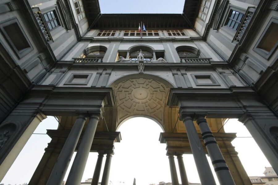 Florence: Early Morning Uffizi Gallery Guided Tour - Security checks, metal detectors, and the no-liquid rule