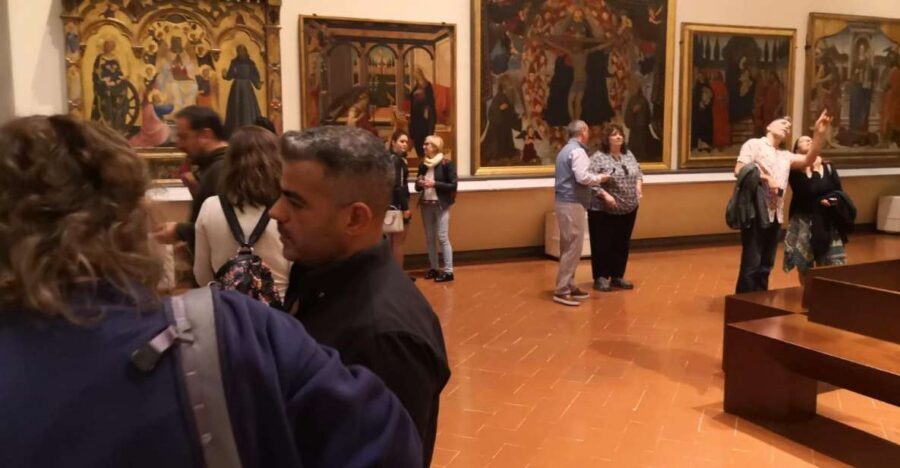 Florence: Uffizi Gallery and Accademia Guided Tour - The Second Meeting: Piazzale Belle Arti and the White-Flag Host