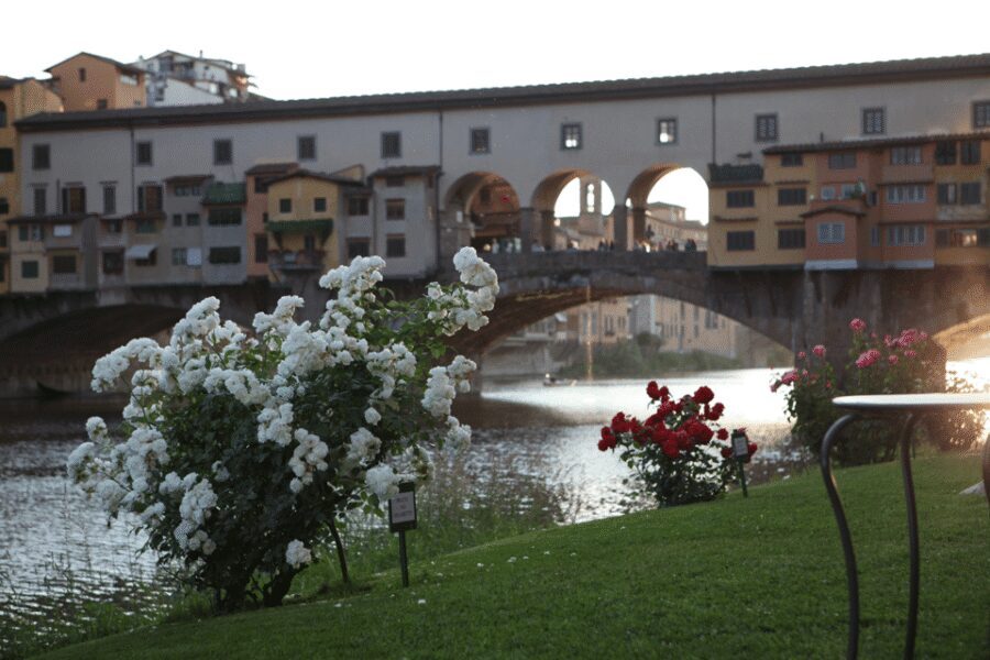 Florence Uffizi Gallery & Medici Vasari Corridor Guided Tour - Express entry and the first security checkpoint reality