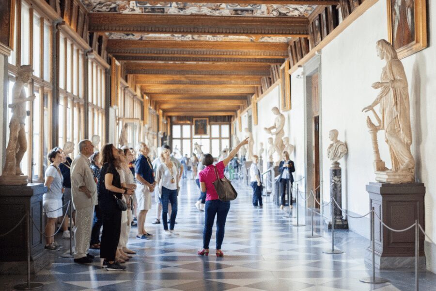 Florence Uffizi Gallery & Medici Vasari Corridor Guided Tour - Getting started at the Apple Store in Piazza della Repubblica