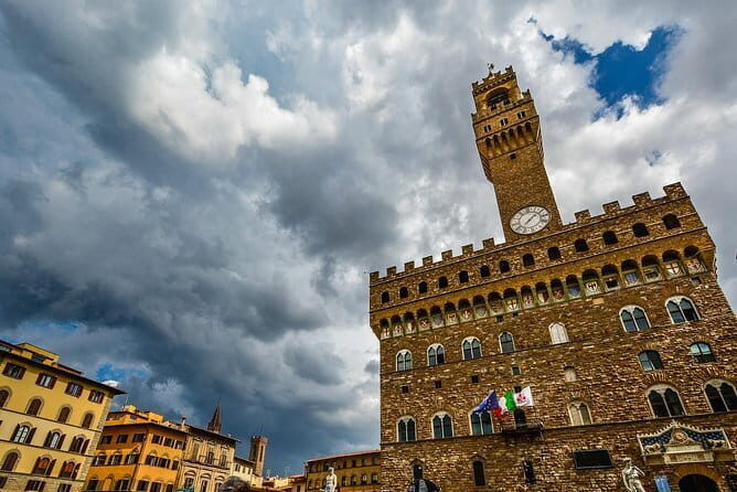 FLORENCE: Uffizi Gallery + Palazzo Vecchio monolingual Guided Tour - Small Group - Piazza della Signoria in 30 minutes: orientation and momentum