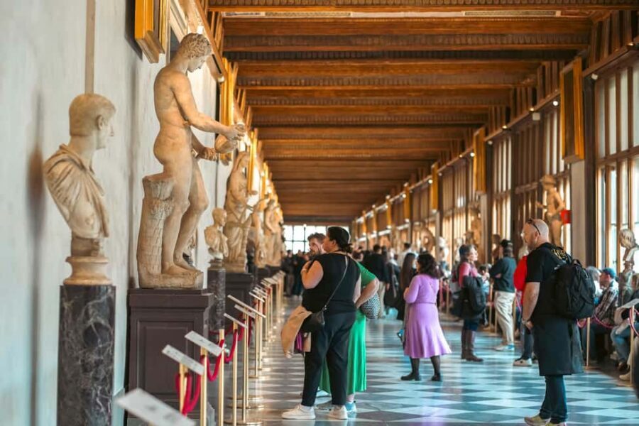 Florence: Uffizi Gallery Reserved-Entry VIP Tour - Meeting by the Da Vinci Statue: Where to Find Your Guide