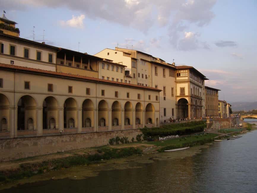 Florence: Vasari Corridor and Uffizi Gallery Exclusive Tour - Walking the Prince’s Path: what the corridor trip feels like