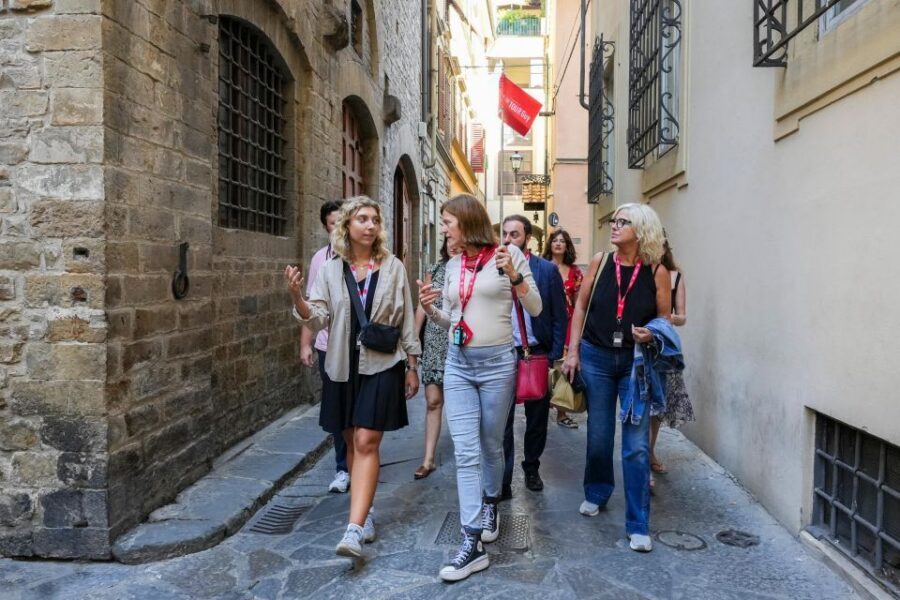 Florence: Walking Tour with David, Duomo & Uffizi Gallery - Meeting in Piazza Santissima Annunziata: The Start Matters