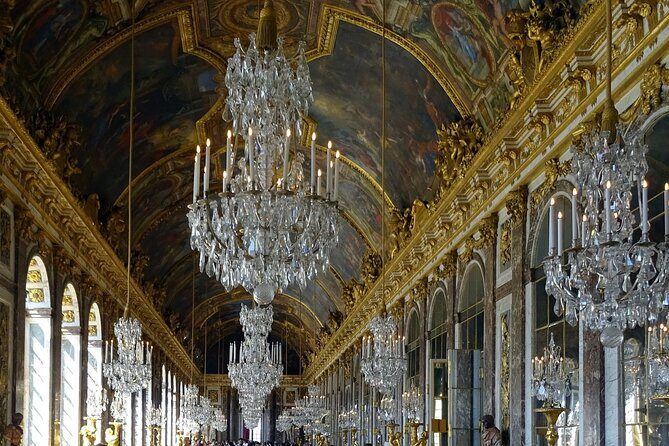 Fontainebleau, Versailles, Trianon Small group from Paris - Versailles Palace (and the Coach Gallery): skip-the-line + timed audio