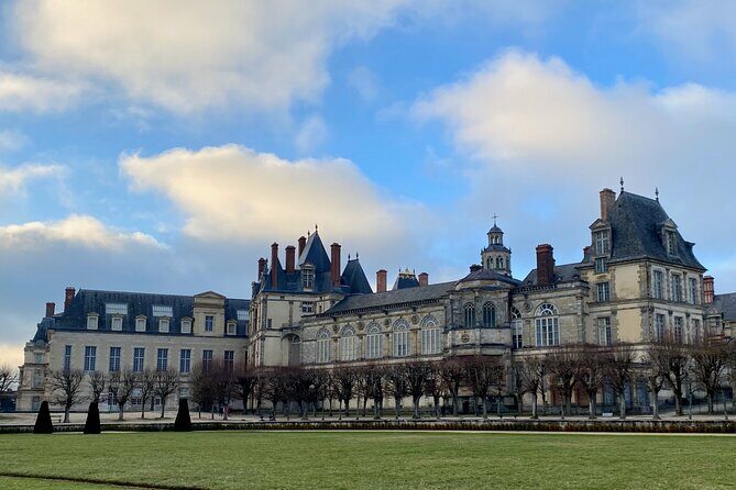 Fontainebleau, Versailles, Trianon Small group from Paris - Gardens and timing: how the schedule keeps you from falling behind
