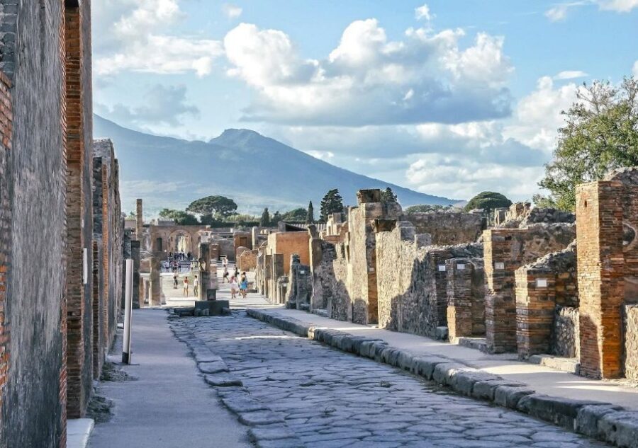 From Amalfi: Pompeii and Mount Vesuvius Private Day Trip - Pompeii with an archaeologist: what you should focus on