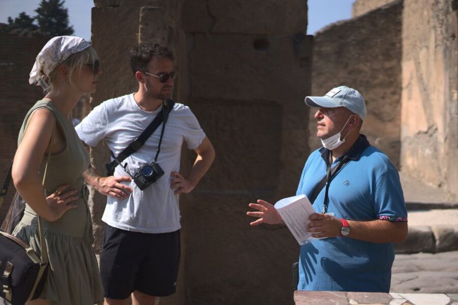 From Amalfi: Pompeii and Mount Vesuvius Private Day Trip - The lunch window: how to use the downtime well