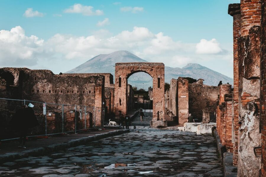 From Herculaneum to Pompeii: Audioguides + Entrance Tickets - Why this one-day Herculaneum + Pompeii audio plan can work well
