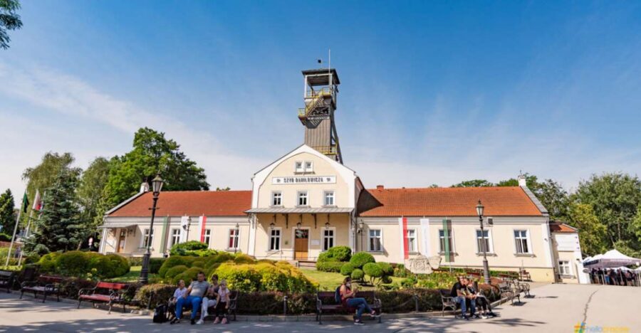 From Krakow: Guided Tour in Wieliczka Salt Mine - The licensed guide and skip-the-line entry that actually help