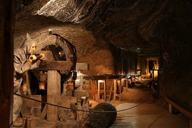 From Kraków: Wieliczka Salt Mine Guided Tour with Transport - St. Kinga’s chapel and the salt-art moments that stick
