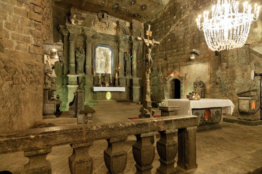 From Krakow: Wieliczka Salt Mine Tour with Guide - Timing and the 4-hour rhythm: what 2.5 hours underground really means
