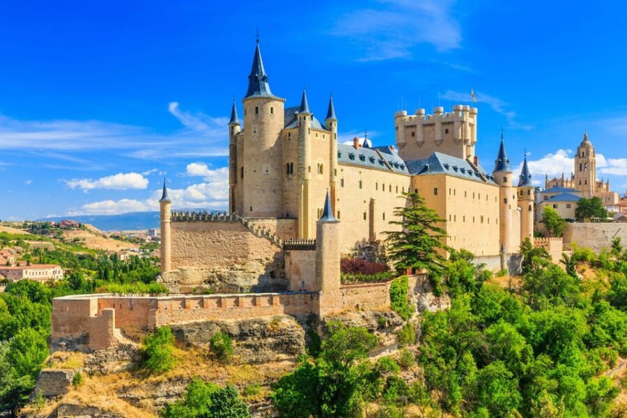 From Madrid: Guided Day Trip to Segovia, optional Alcázar - The Guided Walking Tour: Aqueduct, Cathedral, Plaza Mayor, and the Jewish Quarter